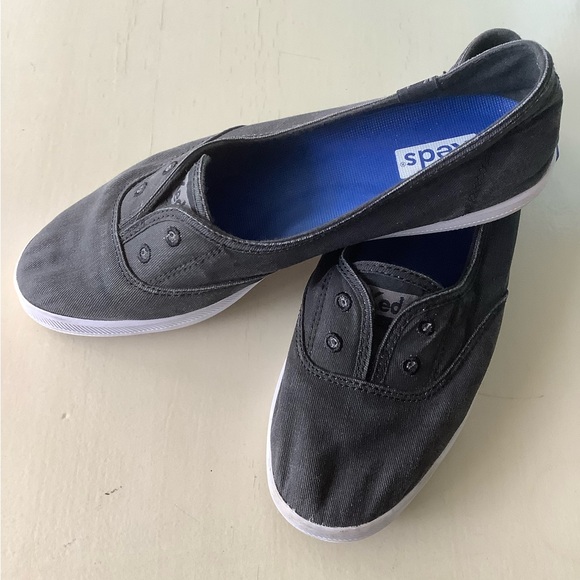 Great pair of nearly new slip on Keds! Washed black, size 7. - Picture 1 of 7
